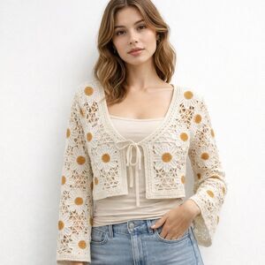 Moon & Madison Crochet Daisy Crop Sweater Womens Sz XS Boho Festival Grannycore